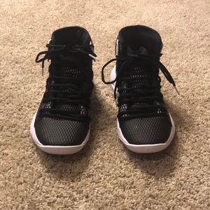 Women’s basketball shoes